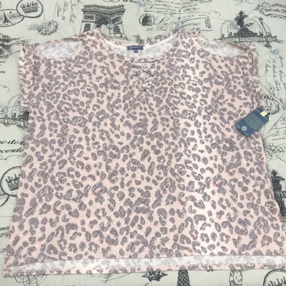 Democracy Leopard Print Cold Shoulder Top - Picture 4 of 4